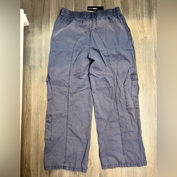 Fashion Nova Cargo Pants - Picture 3 of 4